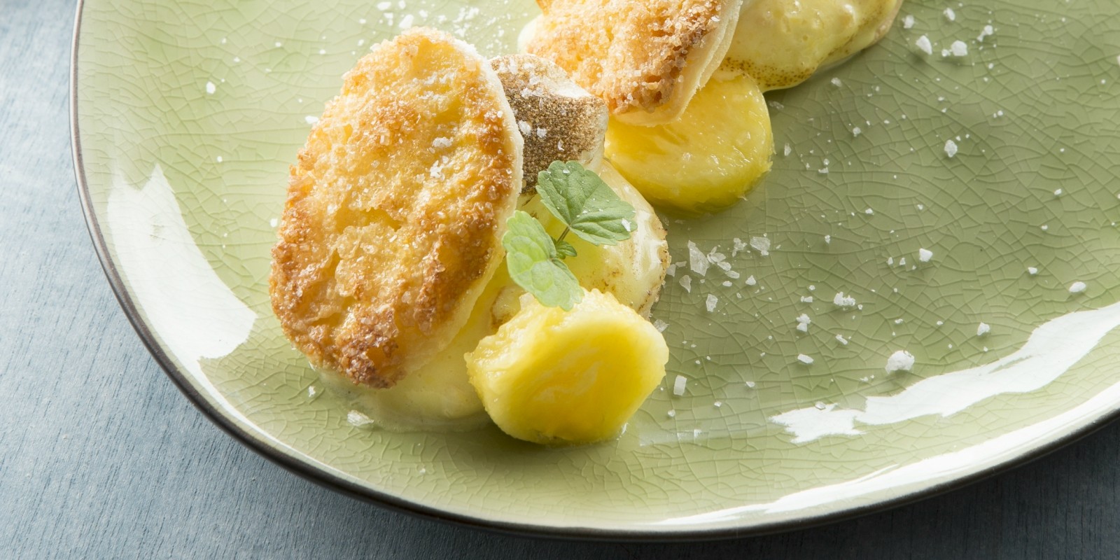Belberry recipe: PINEAPPLE, YELLOW CREAM AND PUFF PASTRY BISCUITS
